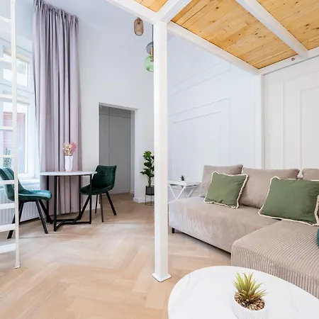 City Centre Deluxe Studio With Mezzanine *